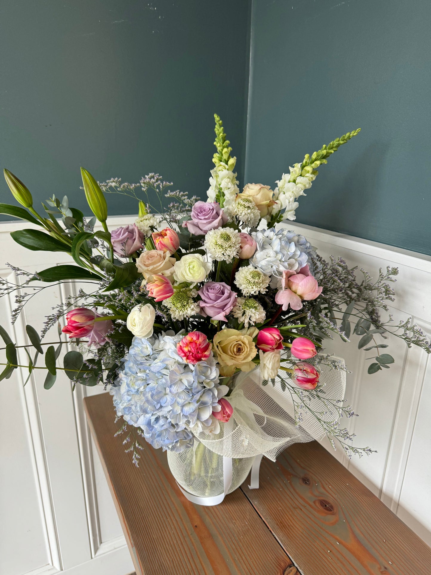 Arrangement in Vase: Grande