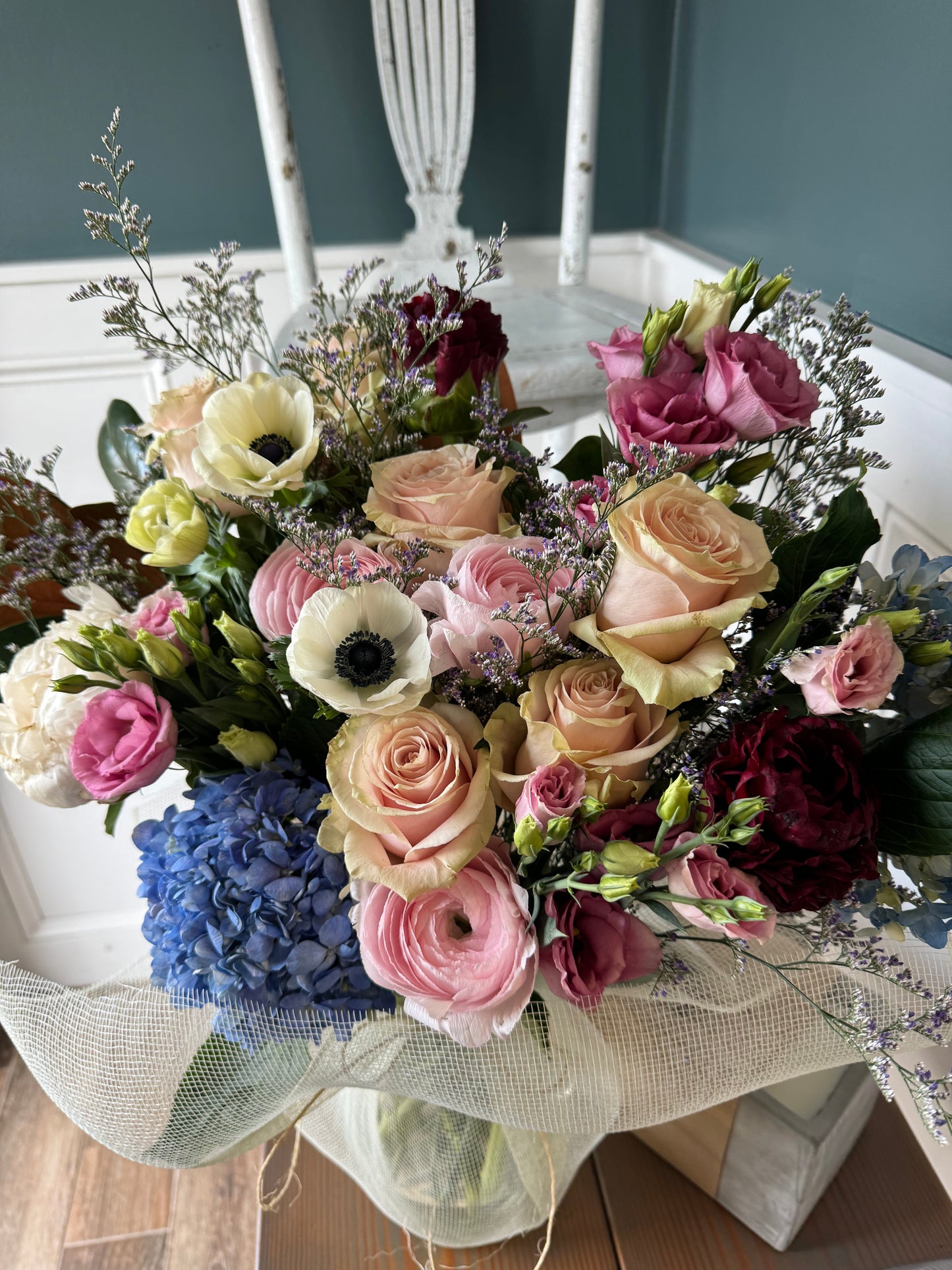 Arrangement in Vase: Grande