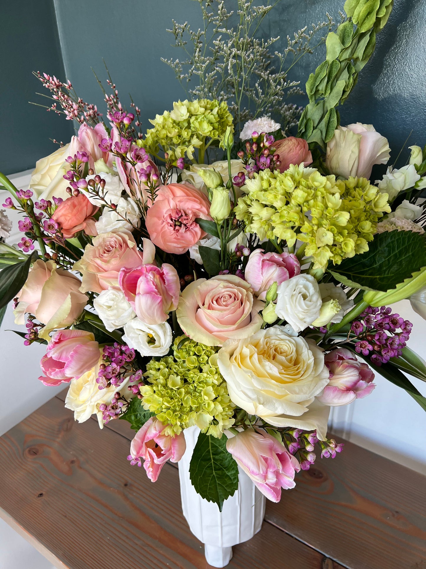 Arrangement in Vase: Deluxe