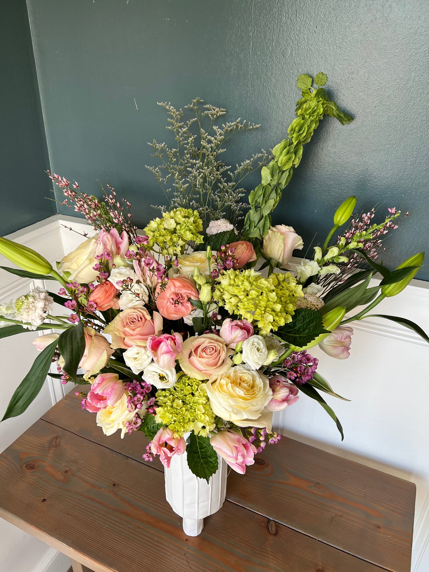 Arrangement in Vase: Deluxe