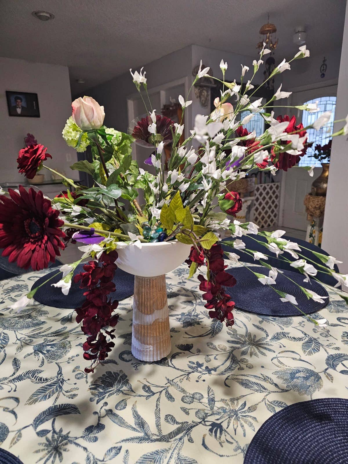 Leo - Pedestal Bowl | Concrete Decorative Bowl: Beige & white