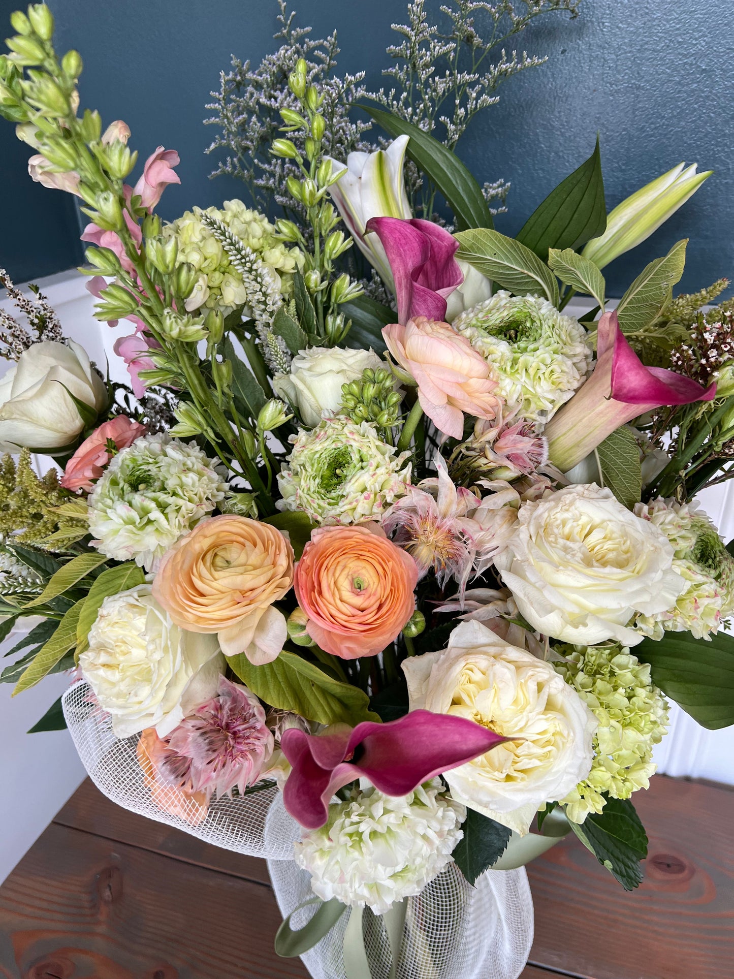 Arrangement in Vase: Deluxe