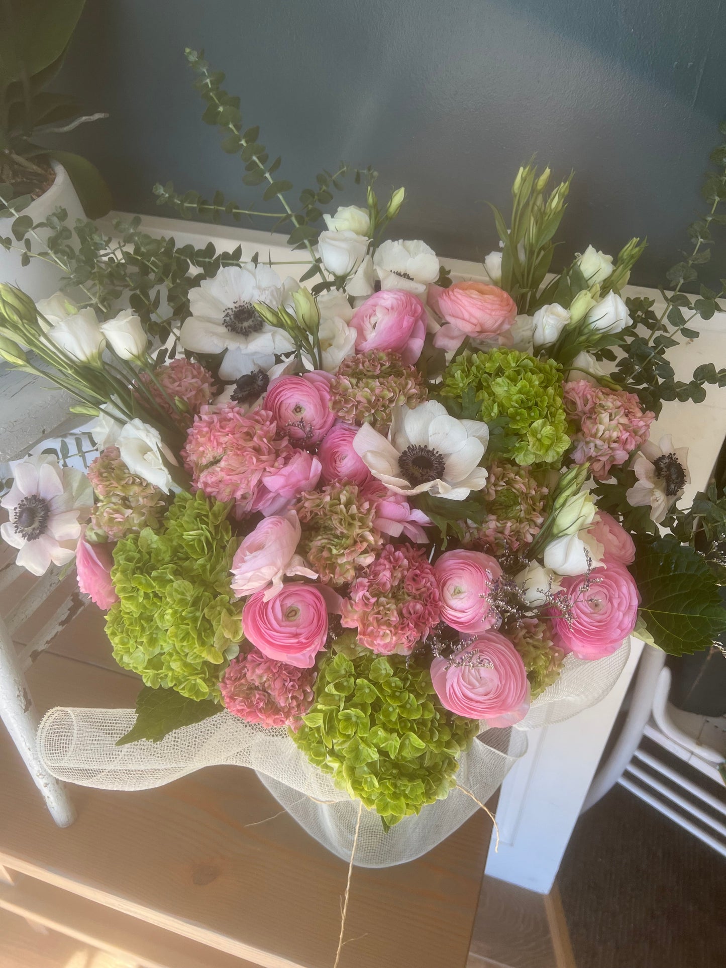 Arrangement in Vase: Deluxe